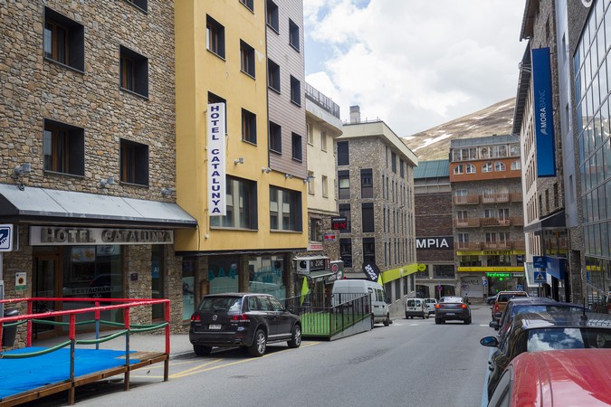 Framsidan av Catalunya Ski Framsidan av Hotel Catalunya Ski